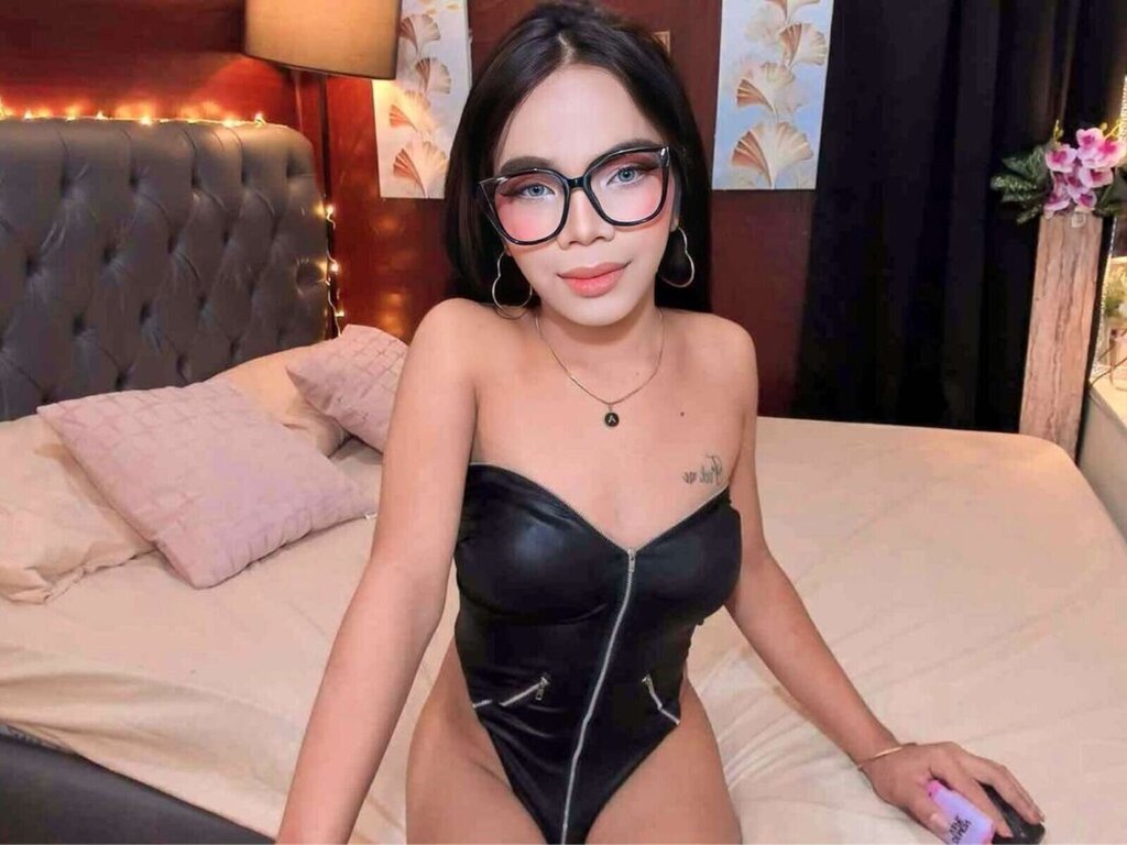 Free Naked AmandaCassandra