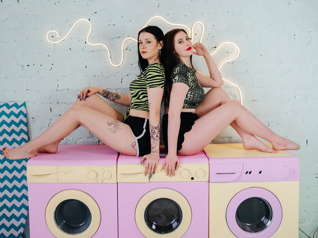 Free Naked AliceAndAlexa