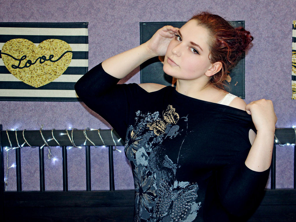 Free Naked CharlieBia